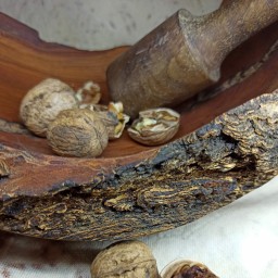 میوه خوری روستیک 
کاردست 
جنس چوب گردو 
با روغن گیاهی