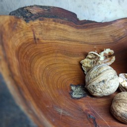 میوه خوری روستیک 
کاردست 
جنس چوب گردو 
با روغن گیاهی