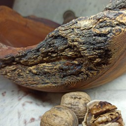 میوه خوری روستیک 
کاردست 
جنس چوب گردو 
با روغن گیاهی