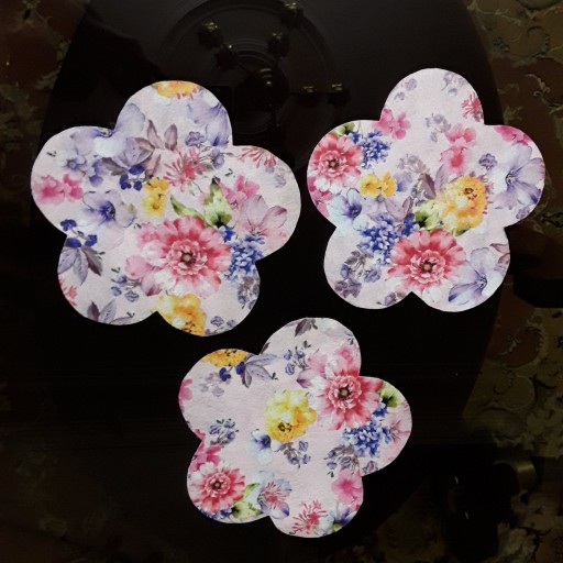 پک شش تایی (یک دست) زیر بشقابی نمدی گلدار و زیبا طرح گل