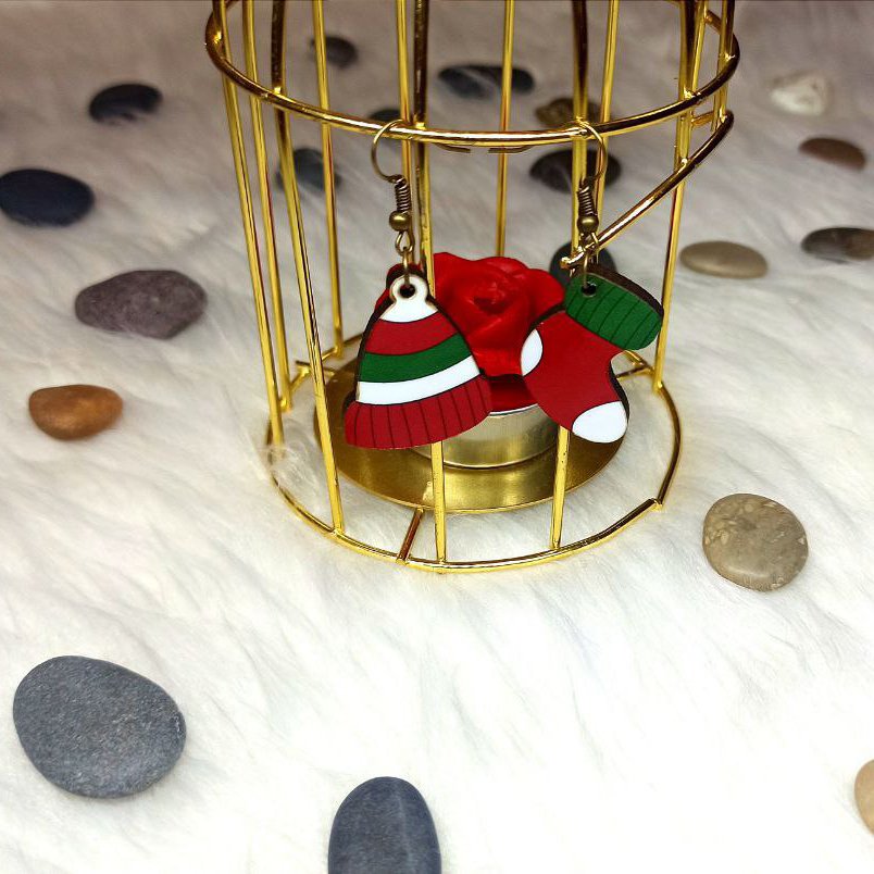 گوشواره مدل کلاه و جوراب چوبی