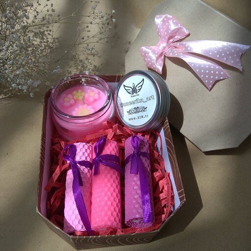 پک  هدیه و کادویی روز معلم  شمع معطر و ارگانیک مناسب هدیه  تولد روز عشق و روز دختر  در رنگ بندی مختلف و عطر انتخابی شما