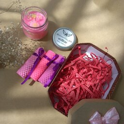 پک  هدیه و کادویی روز معلم  شمع معطر و ارگانیک مناسب هدیه  تولد روز عشق و روز دختر  در رنگ بندی مختلف و عطر انتخابی شما