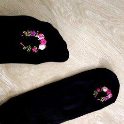 جوراب گلدوزی با دست طرح نعل 