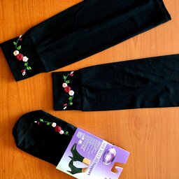 ست گلدوزی جوراب و ساق دست طرح سه گل رنگ زرشکی 