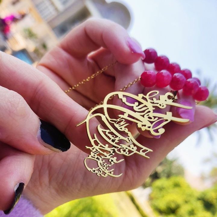 گردنبند های قرآنی با  متن و رنگ و طرح دلخواه شما خاص پسندان  هر متن و شعری هم با طرح شما قابل طراحی میباشد 