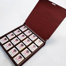  باکس هدیه  با 32عدد شکلات کاکائو با طراحی و چاپ  رایگان (عکس و ایده مشتری) 