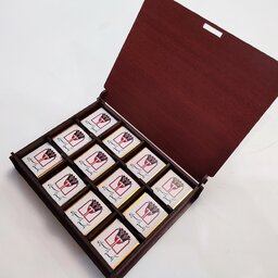 باکس هدیه مناسبتی  با 24  عدد شکلات کاکائو با طراحی و چاپ رایگان (عکس و ایده مشتری) 