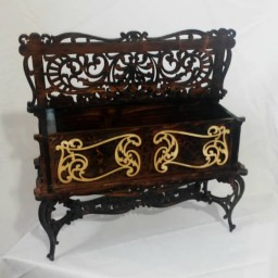 جعبه چوبی  سلطنتی تزئینی وکاربردی برای جای جواهرات ولوازم استفاده  داشته باشید .هزینه پست به صورت پس پرداخت می باشد