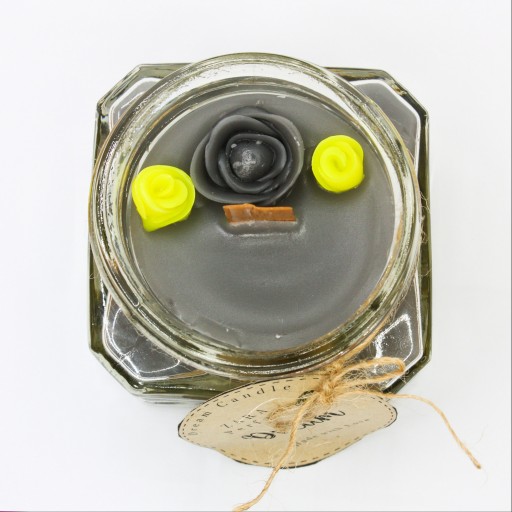 شمع معطر شیشه ای 4 ضلعی رویا با رایحه عطر زارا Zara Perfume خاکستری همراه با فیتیله چوبی
