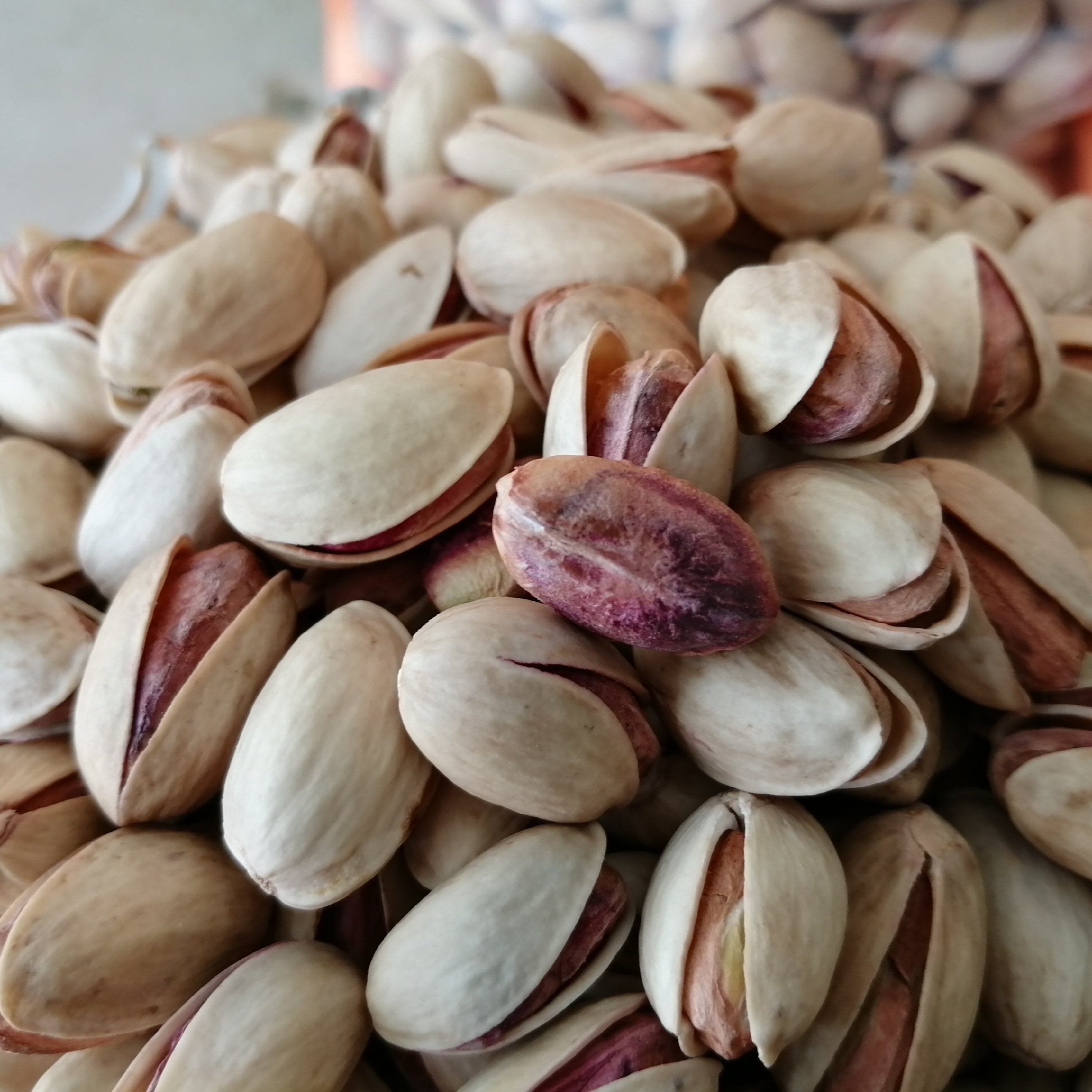 پسته  احمداقایی خام درجه یک رفسنجان امسالی و تازه (بسته بندی1000گرمی)