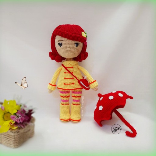 عروسک دختر با چتر
