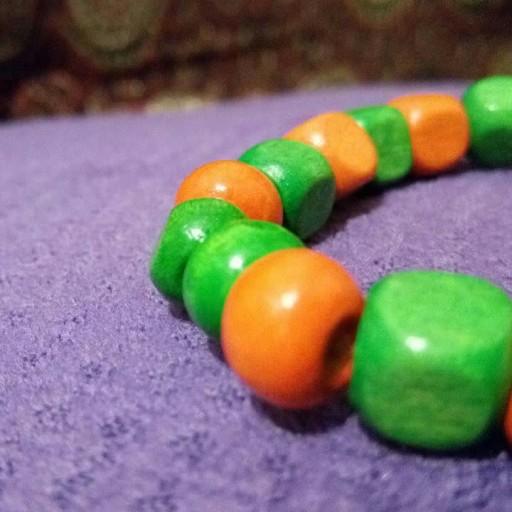 دستبند مهره چوبی رنگ های ( سبز - نارنجی)