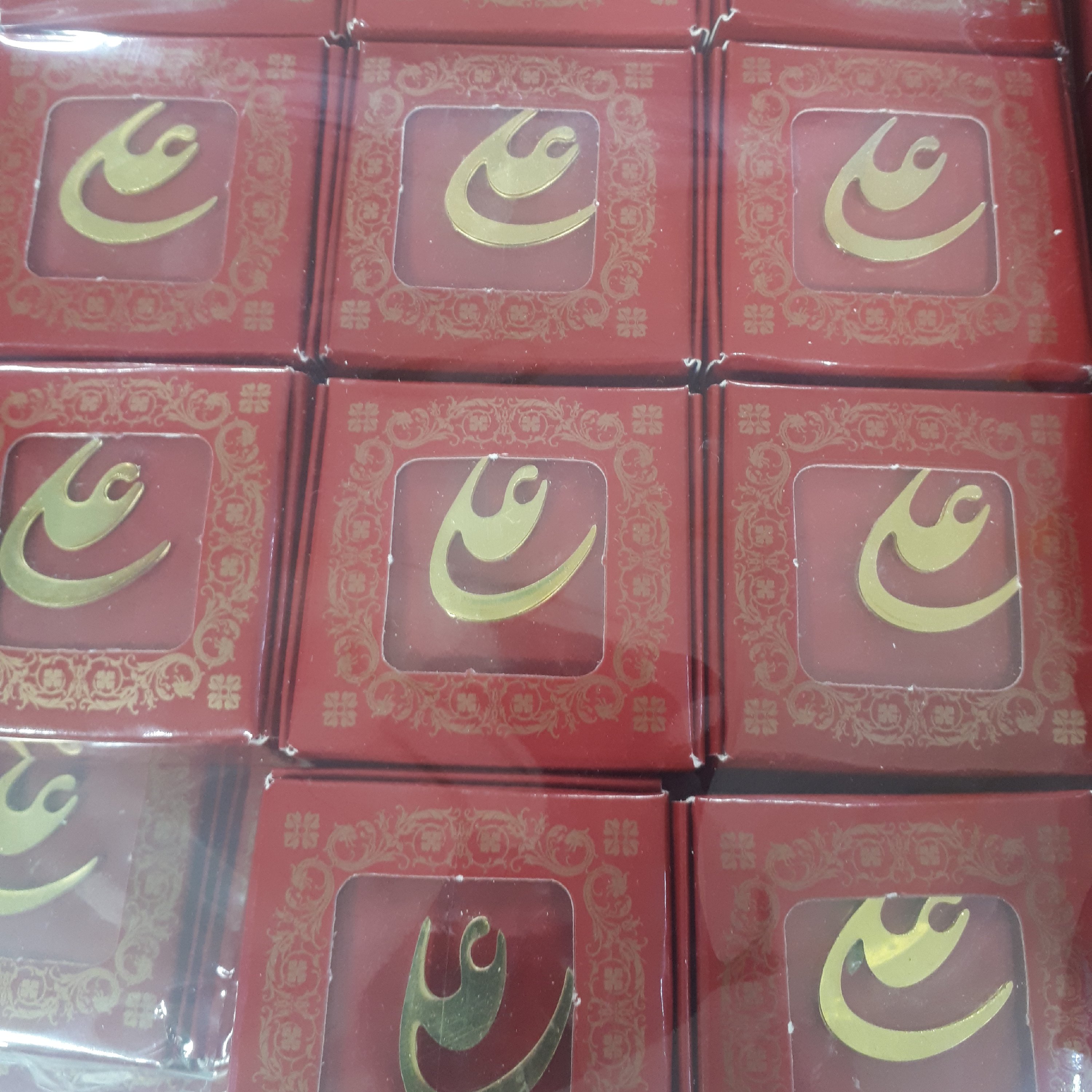 سنجاق سینه طلایی