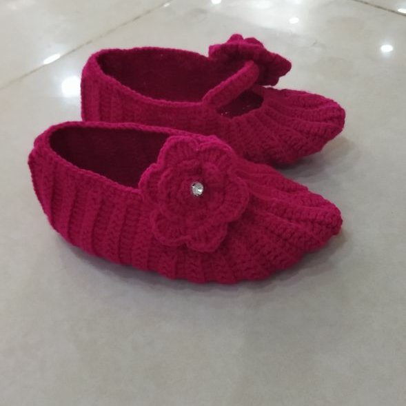 پاپوش دخترانه شیک و ایستادگی خوبی داره مناسب سن 3تا12