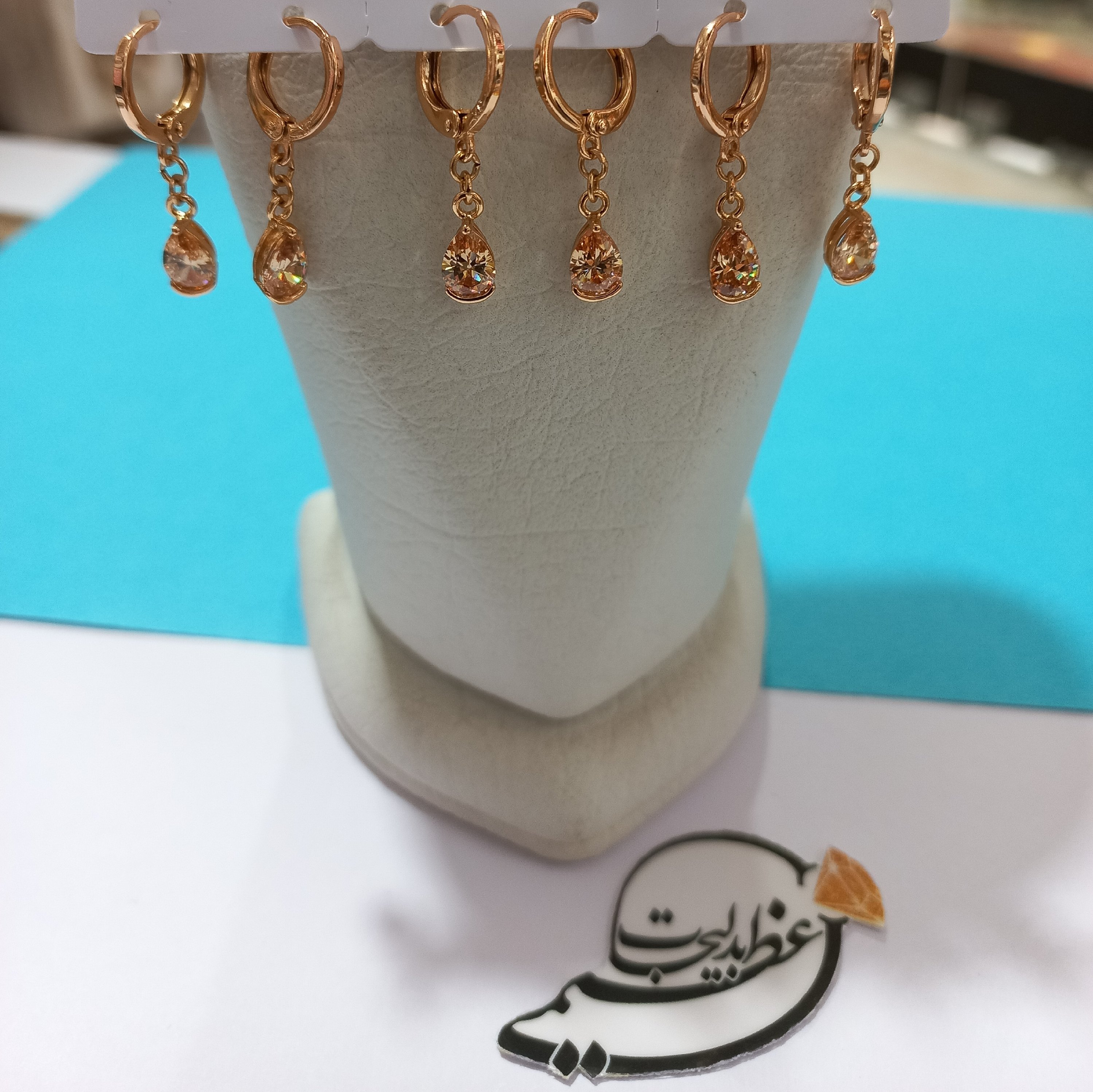 گوشواره حلقه ای برند ژوپینگ Xuping از جنس مس درجه یک و روکش طلا با آویز تک نگین ساده زرد 