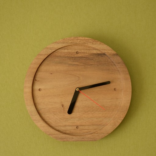 ساعت دیواری چوبی مدل اورانوس