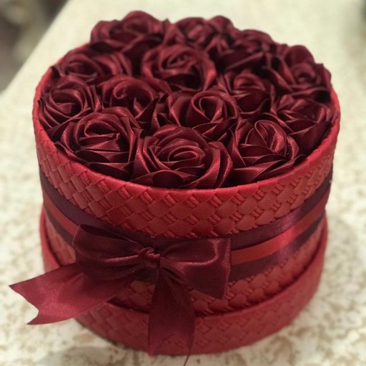 باکس گل رزروز زن کادو و هدیه بسیار شیک در طرح و رنگ دلخواه سفارشی