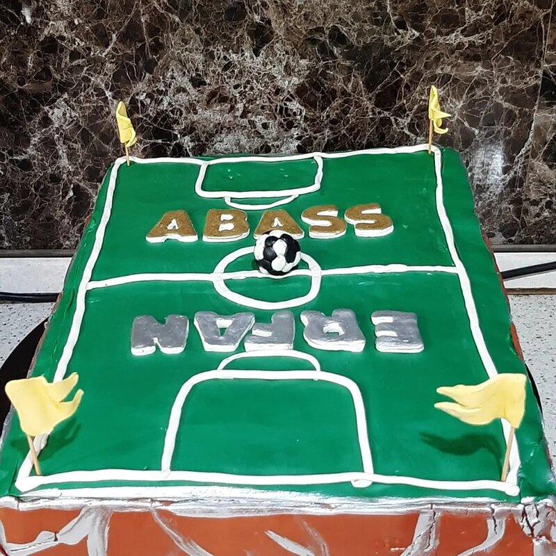 کیک تولد با تم زمین فوتبال 