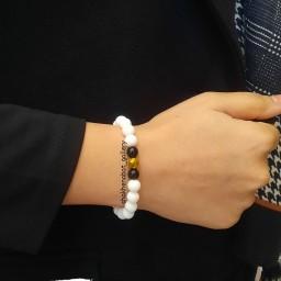دستبند  سنگ  اونیکس  سیاه  و  سفید  و  حدید  طلایی