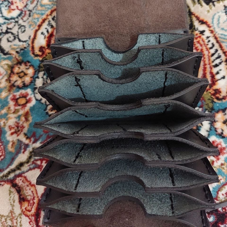 جاکارتی. طبله اکاردئونی چرم گاوی دست دوز باقفل ناخنی