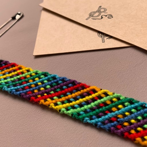 دستبند بافت مناسب برای ست کردن با لباس ها با رنگ دلخواه