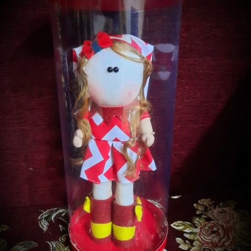 عروسک روسی
قد عروسک 25 سانتیمتر
جنس پارچه ای
در رنگ های قرمز،بنفش،زرد،صورتی،سبز.