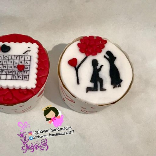 کاپ کیک خمیری برای سالگرد ازدواج (غیر خوراکی)