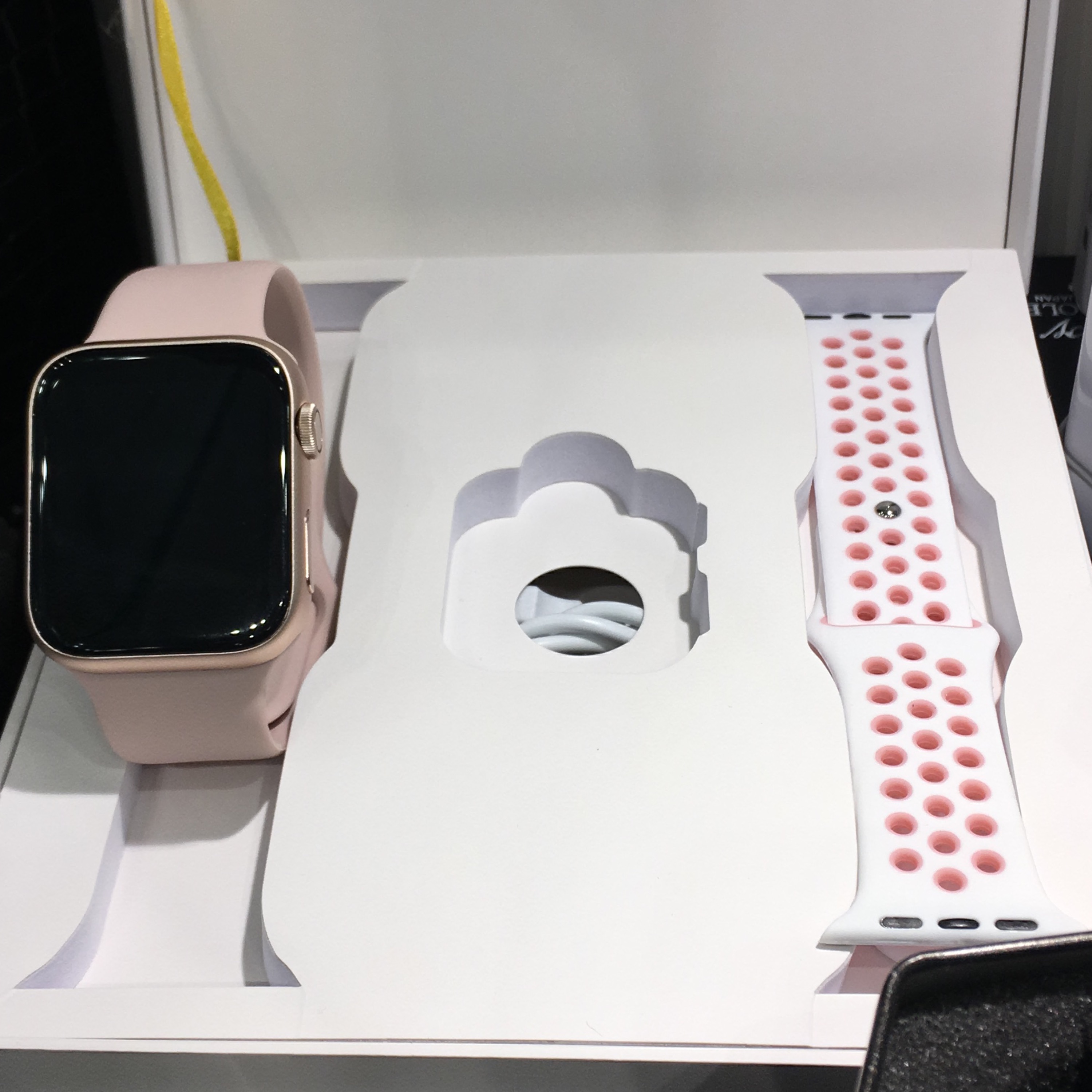 ساعت هوشمند طرح سری 5اپل فول اچ دی قابلیت مکالمه جی پی اس نمایش تمامی برنامه های اجتماعی قدم شمار کنترل موزیک وغیره