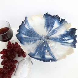 ظرف میوه خوری تمام رزین پایه دار  طرح زیبای گره دورنگ آبی و سفید
