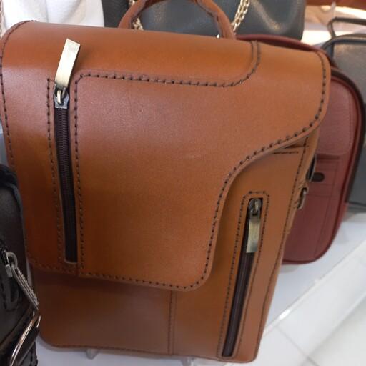 کیف دوشی با چرم طبیعی کاملا دست دوز قابل اجرا در رنگ های مختلف 