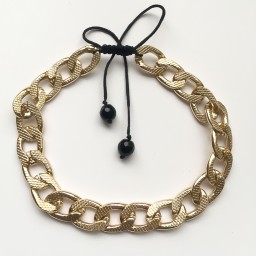 دستبند زنانه مدل آذر تلفیقی از سنگ های عقیق و زنجیر از جنس آلومینیوم