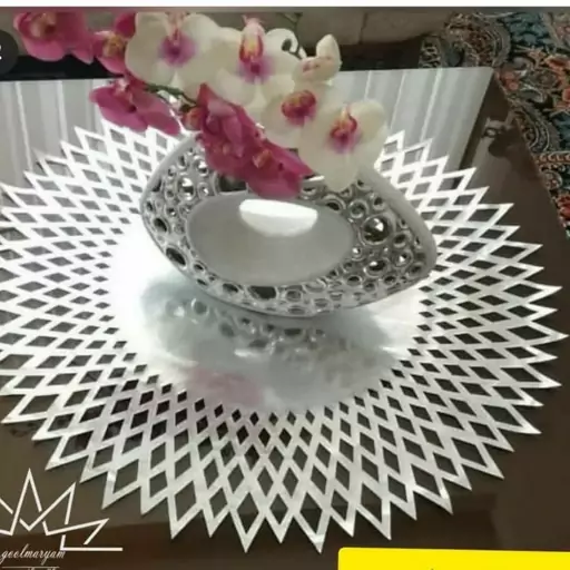 رومیزی چرم آئینه ای براق... سایز 35در35..