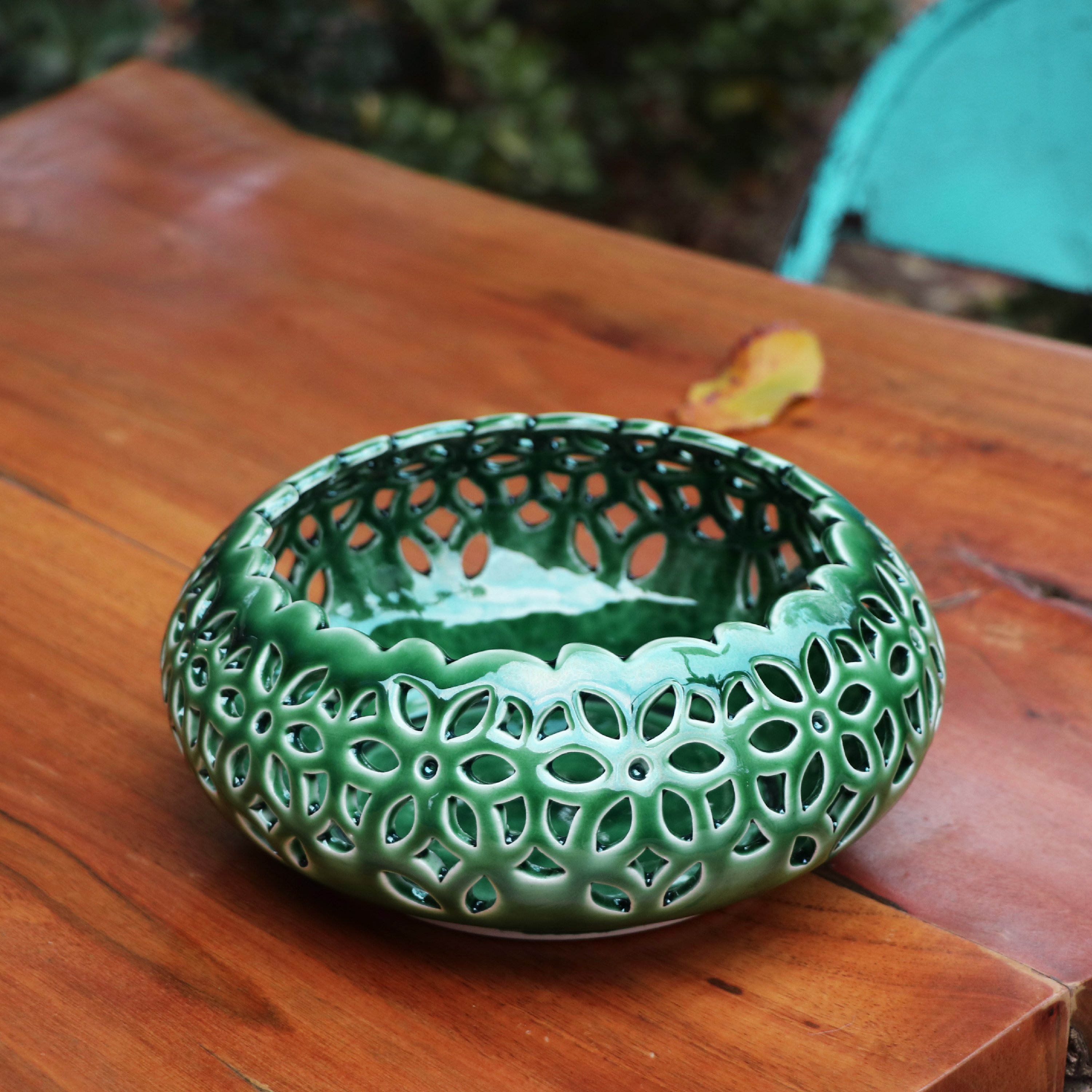 شکلات خوری تمام مشبک سرامیکی  ( طرح گل ) 