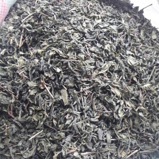 چای سبز محصولی از باغات شمال ایران در وزن های دلخواه عرضه می شود .چای سبز  از جوانه ها و گلبرگ های تازه چای بدست آمده .