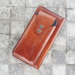 کیف پول چرم ابعاد 10 در 20 همراه با محافظ موبایل بیرونی 