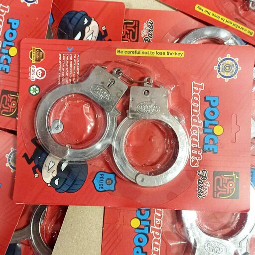 دستبند پلیس پلاستیکی اسباب بازی رو کارتی