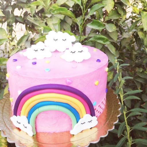 کیک تولد با تم رنگین کمان