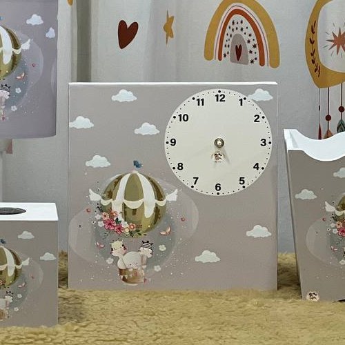 ساعت چاپ با طرحهای متنوع دخترانه و پسرانه جنس ام دی اف و طلق چاپ با کیفیت تضمینی بهمراه عقربه و موتور ساعت کامل