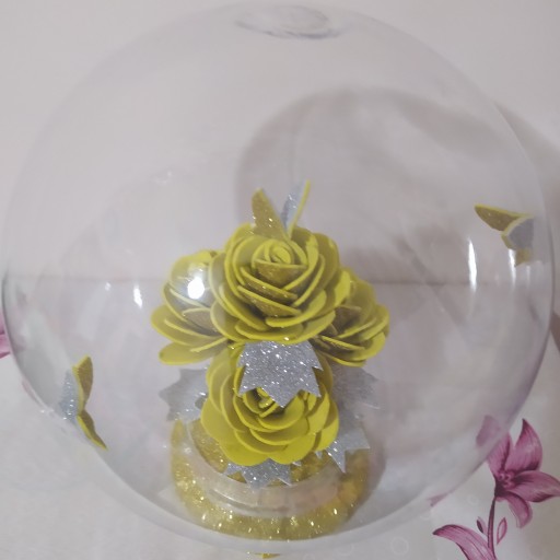 حباب گل و پروانه طلایی