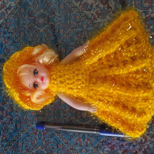 عروسک دامن بافتنی 16سانتی رنگ سفارشی دست و پاهای مفصلی