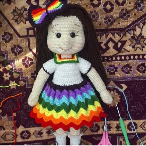 عروسک دختر رنگین کمان (دستبافت)