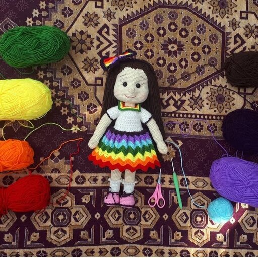 عروسک دختر رنگین کمان (دستبافت)