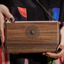 کیف چوبی مدل ماهور مناسب برای خانم ها و یه هدیه خیلی زیبا از چوب گردو