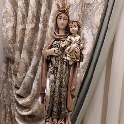 مجسمه مریم مقدس و مسیح