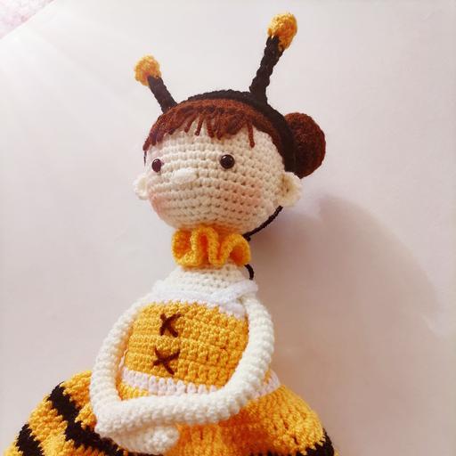 عروسک بافتنی طرح دختر زنبوری دلبر