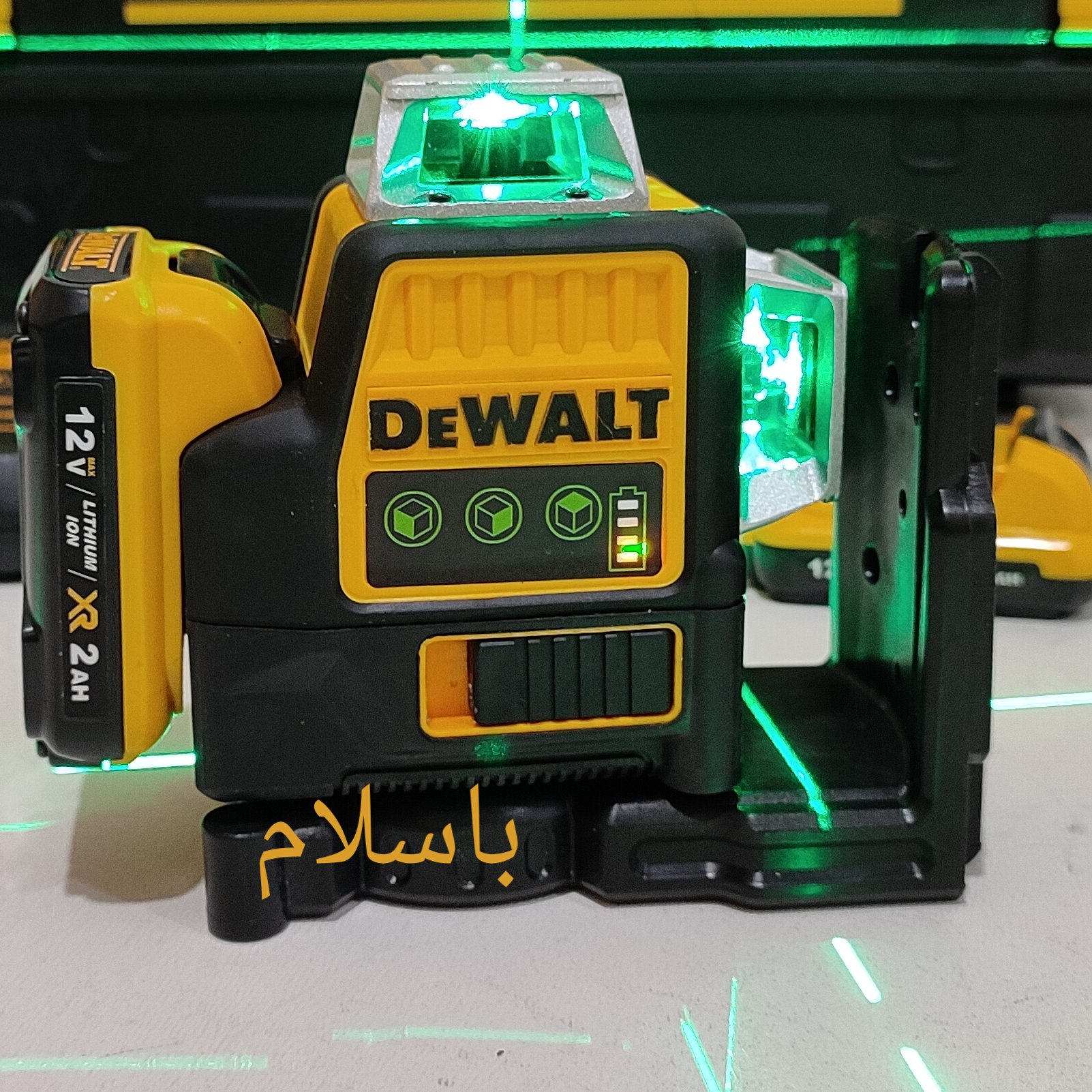 تراز لیزر ی شارژی نور سبز دیوالت جعبه بزرگ مدل Dewalt Laser level 12v