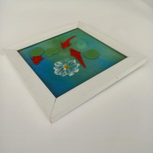 تابلو شیشه ای دستساز حوض ماهی مربع با قاب سفید