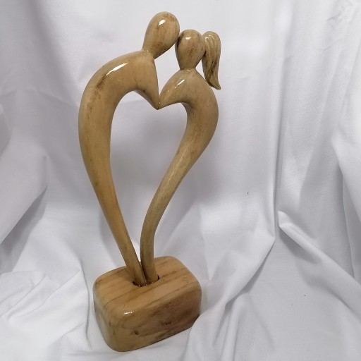 مجسمه چوبی فیگور قلب عاشق