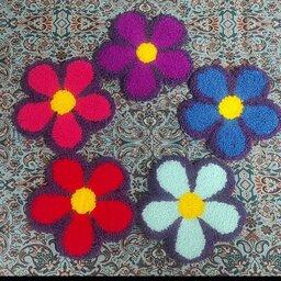 زیرلیوانی فرشینه بافی یا شبه قالی طرح گل در رنگ‌های مختلف  سایز حدود 15*15 cm
